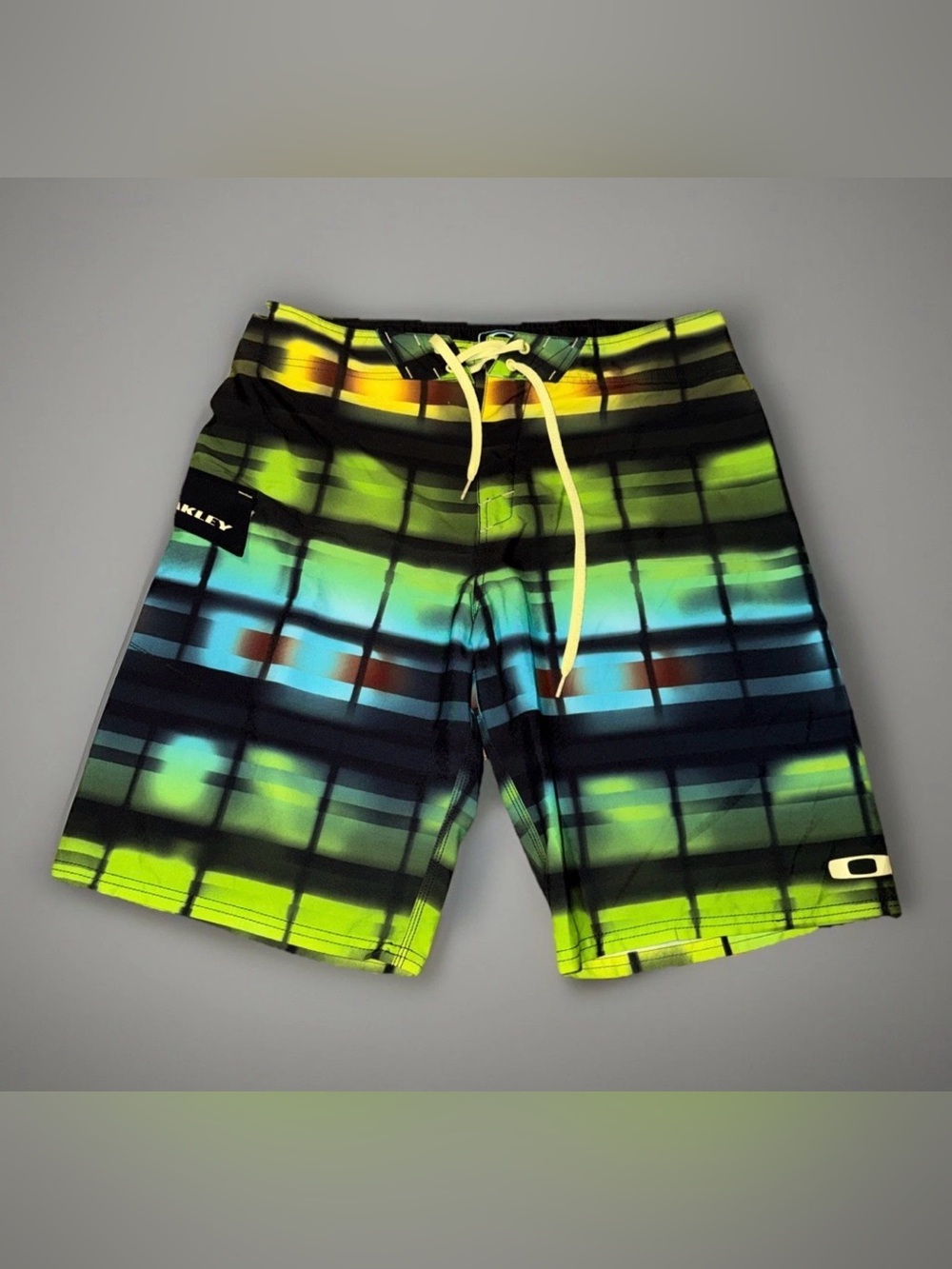 Men’s Oakley Board Shorts Swim Trunks Side Cargo Pocket 34 Plaid